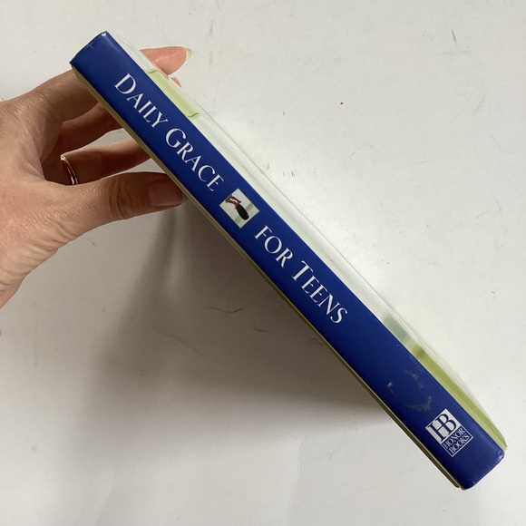 🛍️$5 Add-on🛍️ Teens devotional book - Picture 3 of 5